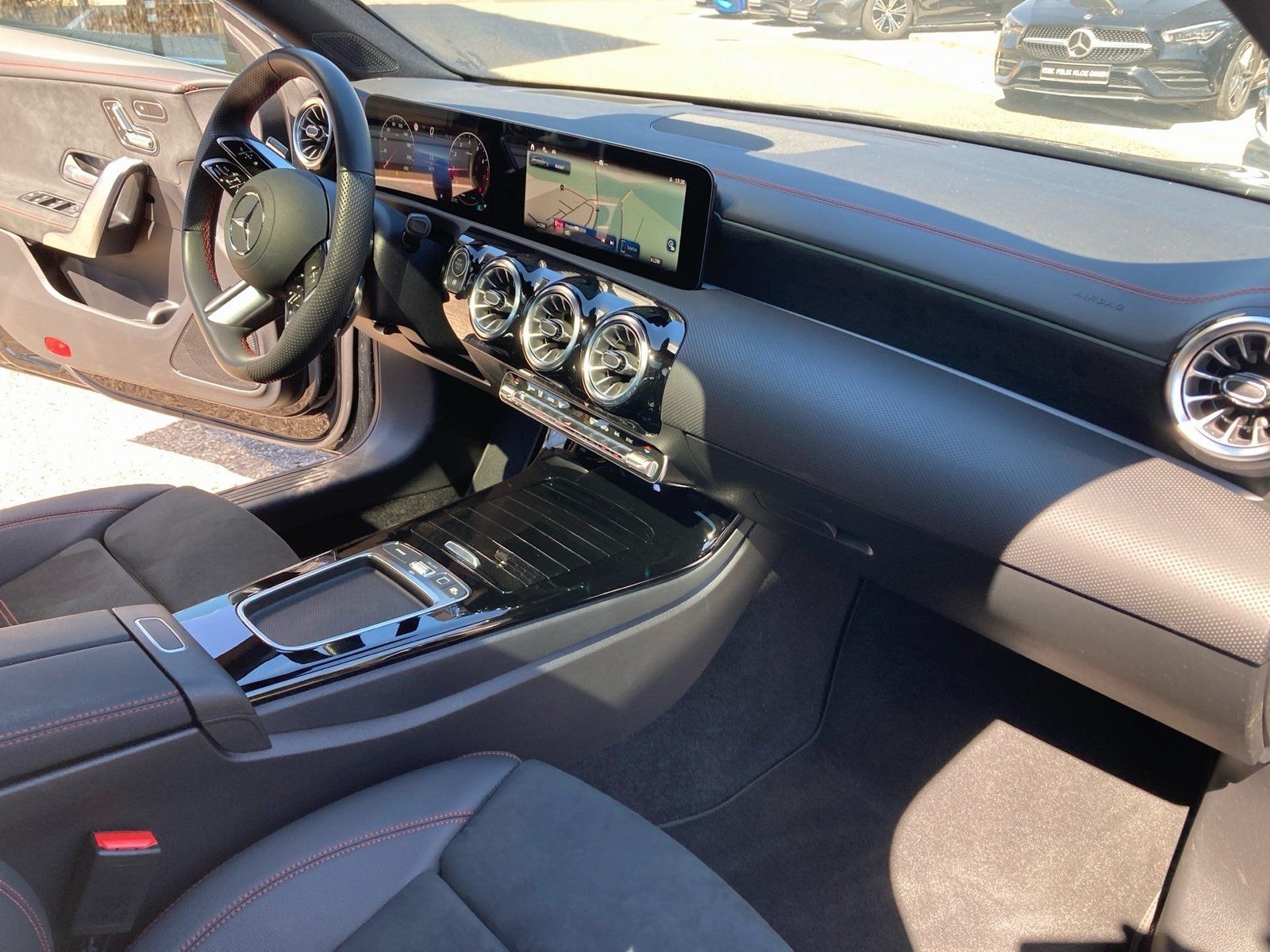 Fahrzeugabbildung Mercedes-Benz CLA 200 SB AMG PLUS*AHK*Pano*HUD*360°*MultiBeam*
