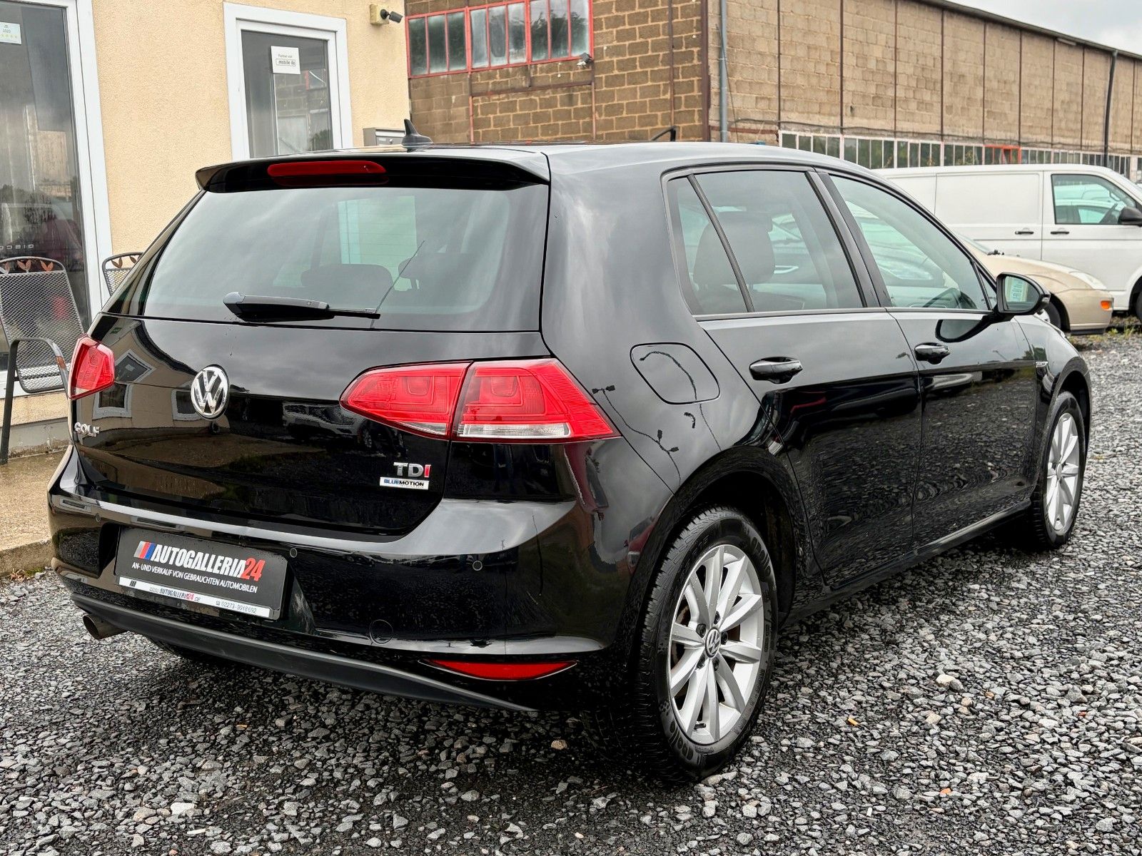 Fahrzeugabbildung Volkswagen Golf VII 1.6 TDI Lim. Lounge Navi Klima 2.HAND