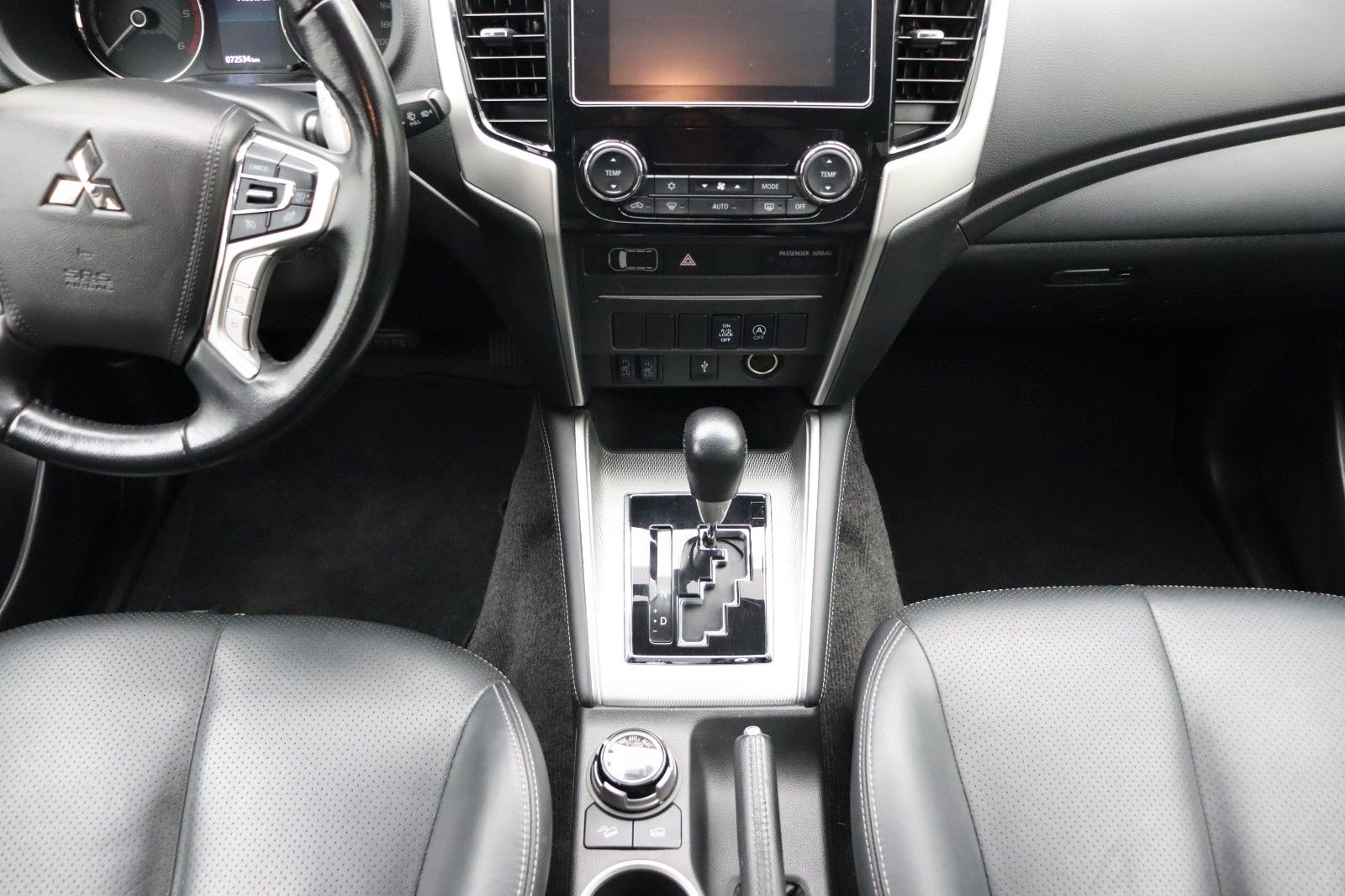 Fahrzeugabbildung Mitsubishi L200 TOP 2,2 DI-D AT DoKa 4WD