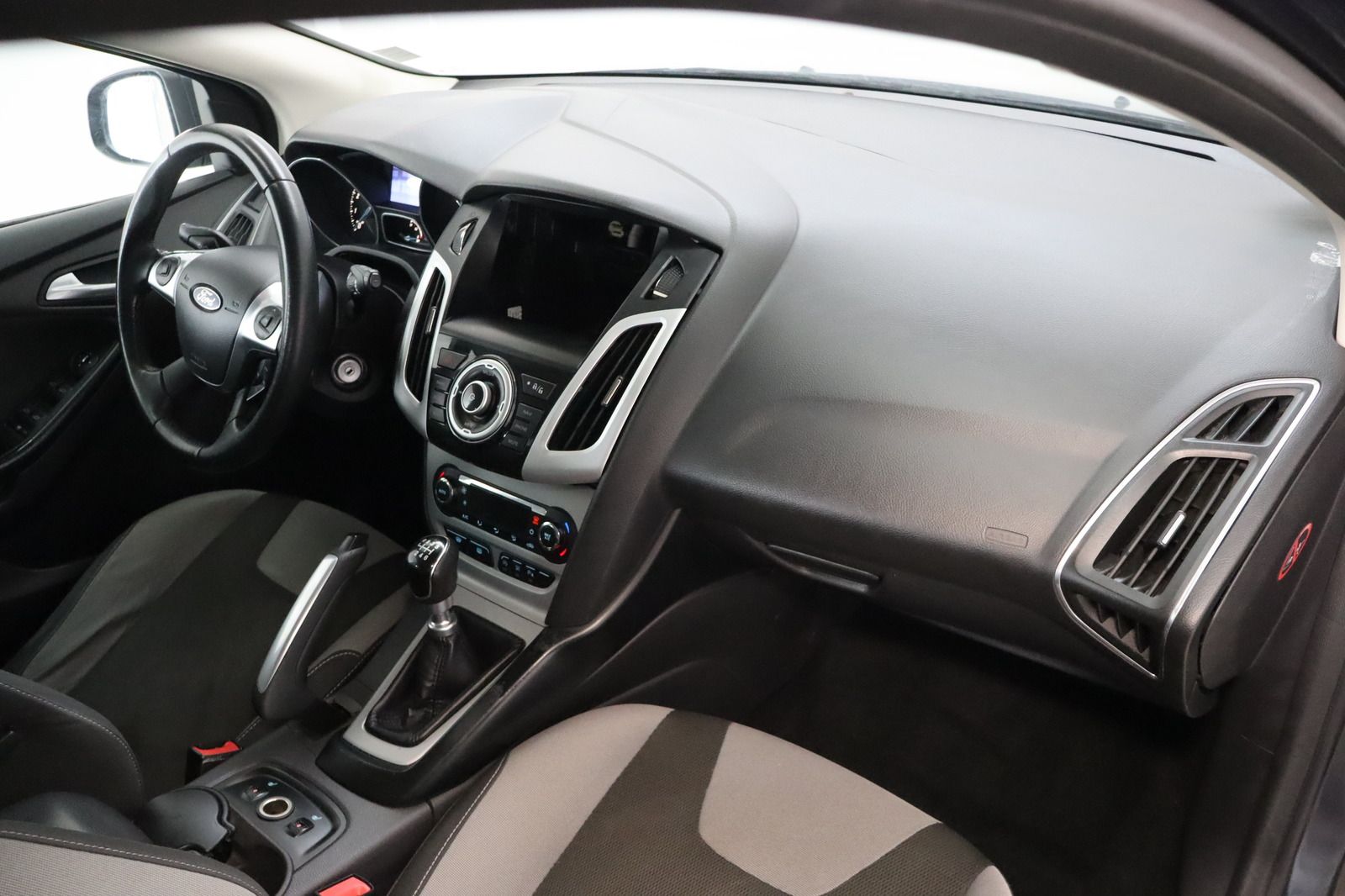 Fahrzeugabbildung Ford Focus 1.0 econetic Turnier Champions League