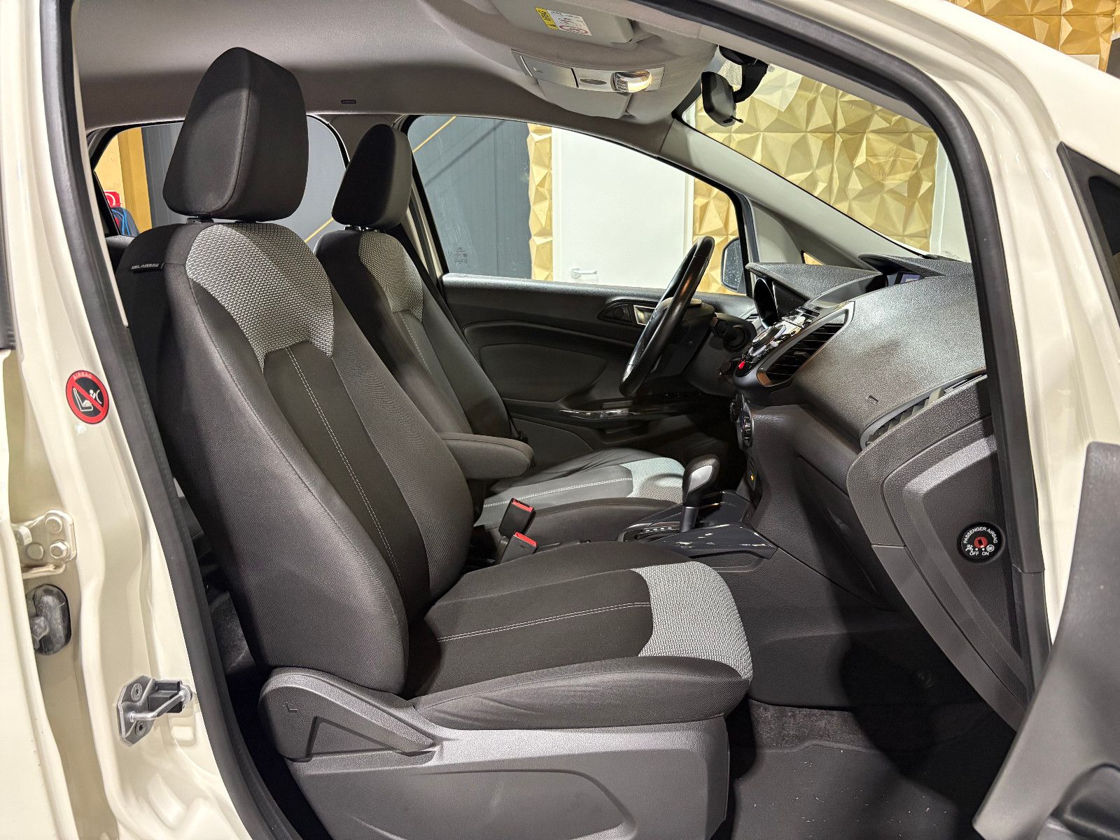 Fahrzeugabbildung Ford EcoSport Trend/8-FACH&SHZ/KLIMA/NAVI/PDC