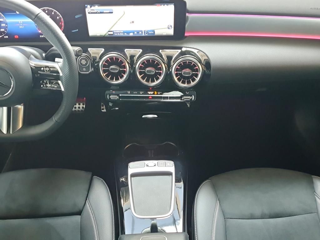Fahrzeugabbildung Mercedes-Benz A 180 Kompaktlimousine AMG Line*Night Paket*LED