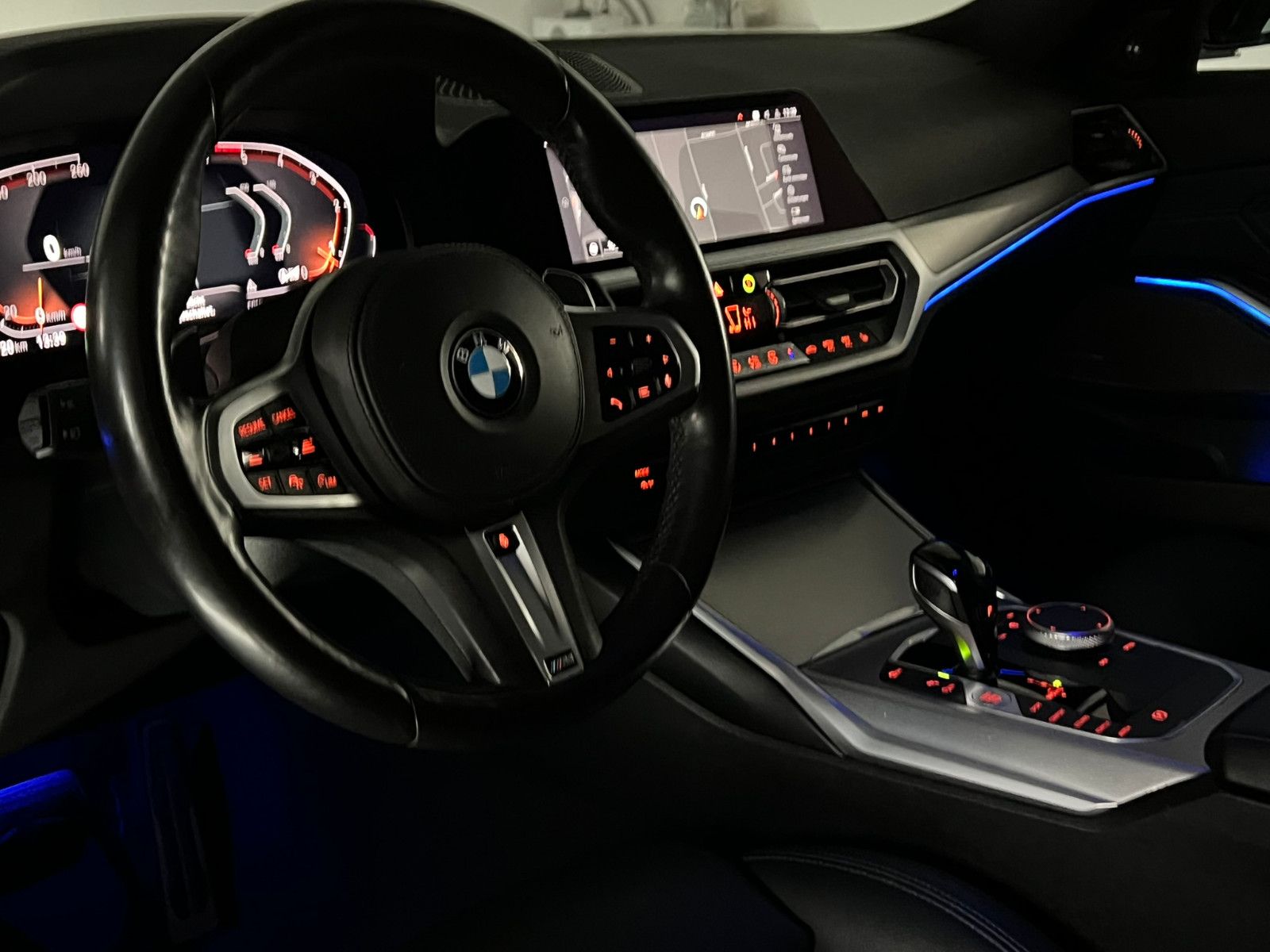 Fahrzeugabbildung BMW 320 d xDrive M SPORT/PANO/HuD/H&K/VRTL COCKPIT