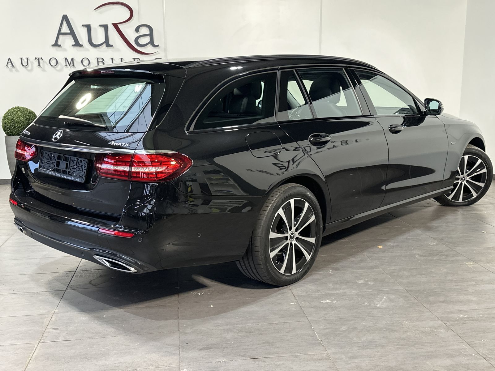 Fahrzeugabbildung Mercedes-Benz E 300de T 4M Avantgarde NAV+LED+360°+AHK+PANO+PP