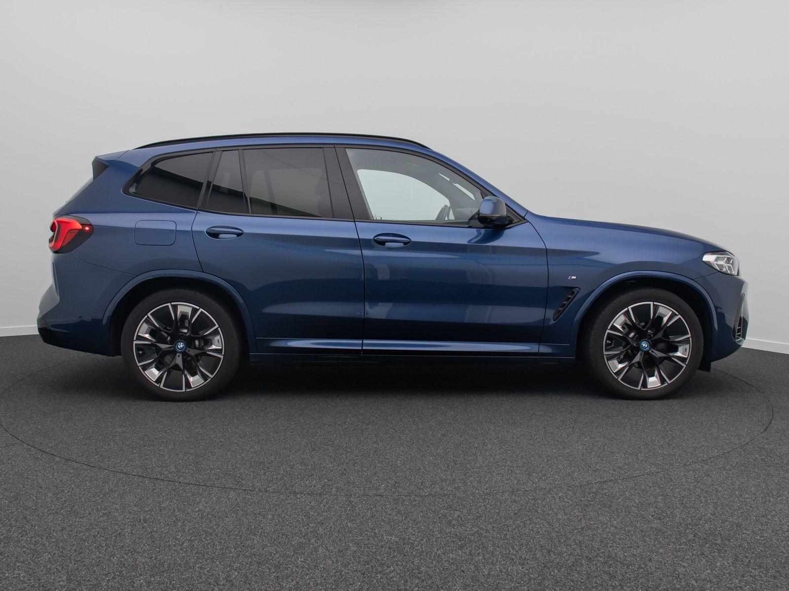 Fahrzeugabbildung BMW iX3 Impressive M Sport Panorama 360°HUD DAB H/K