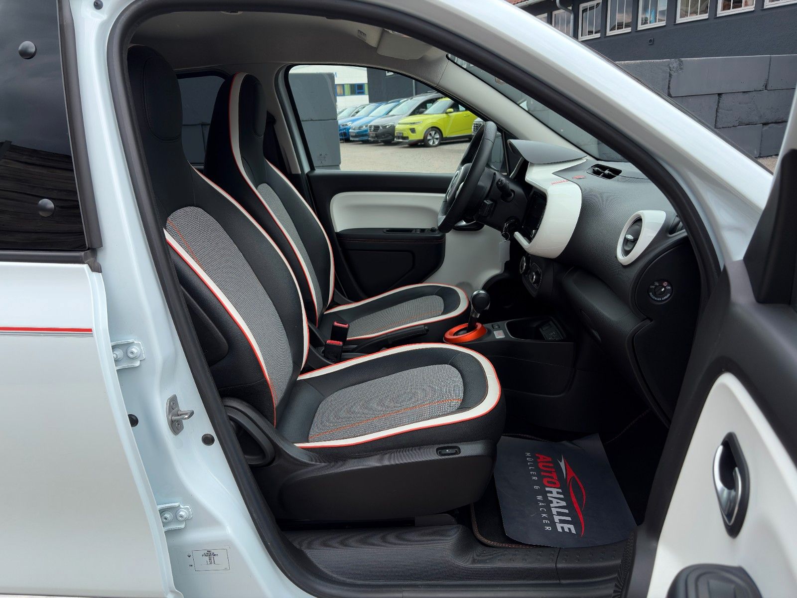 Fahrzeugabbildung Renault Twingo Vibes Electric SHZ CAM BT Temp. CarPlay