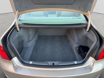 BMW 750 - 10