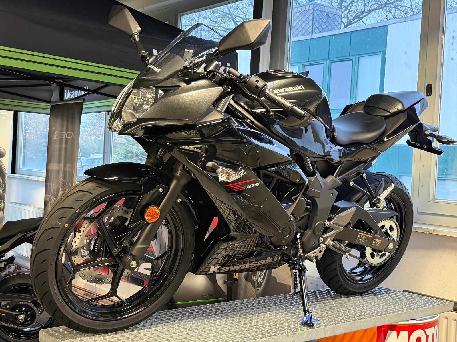 Kawasaki Ninja125 Mod. 26 bei UNS SOFORT !