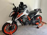 KTM 890 Duke R mit Techpack, Akrapovic, Griffheizung - KTM 890 DUKE R