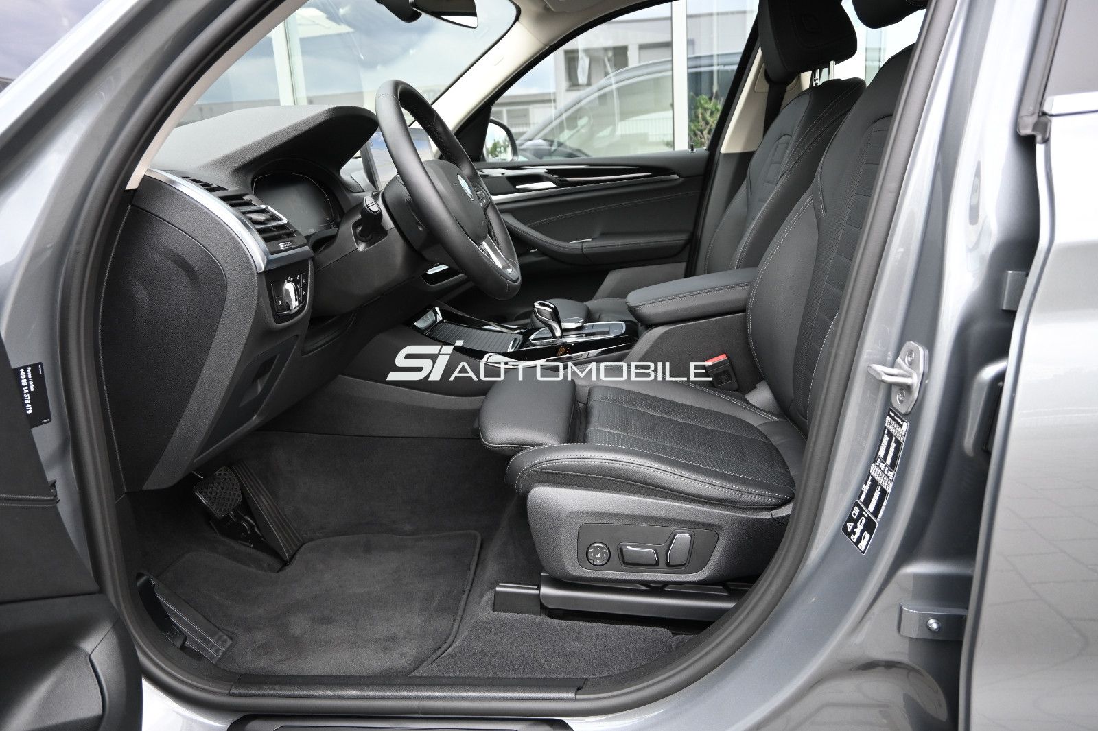Fahrzeugabbildung BMW X3 xDr.20d °AHK°HUD°MEMO°SITZKLIMA°STANDHZG°360°