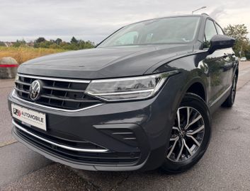 Volkswagen Tiguan - 1