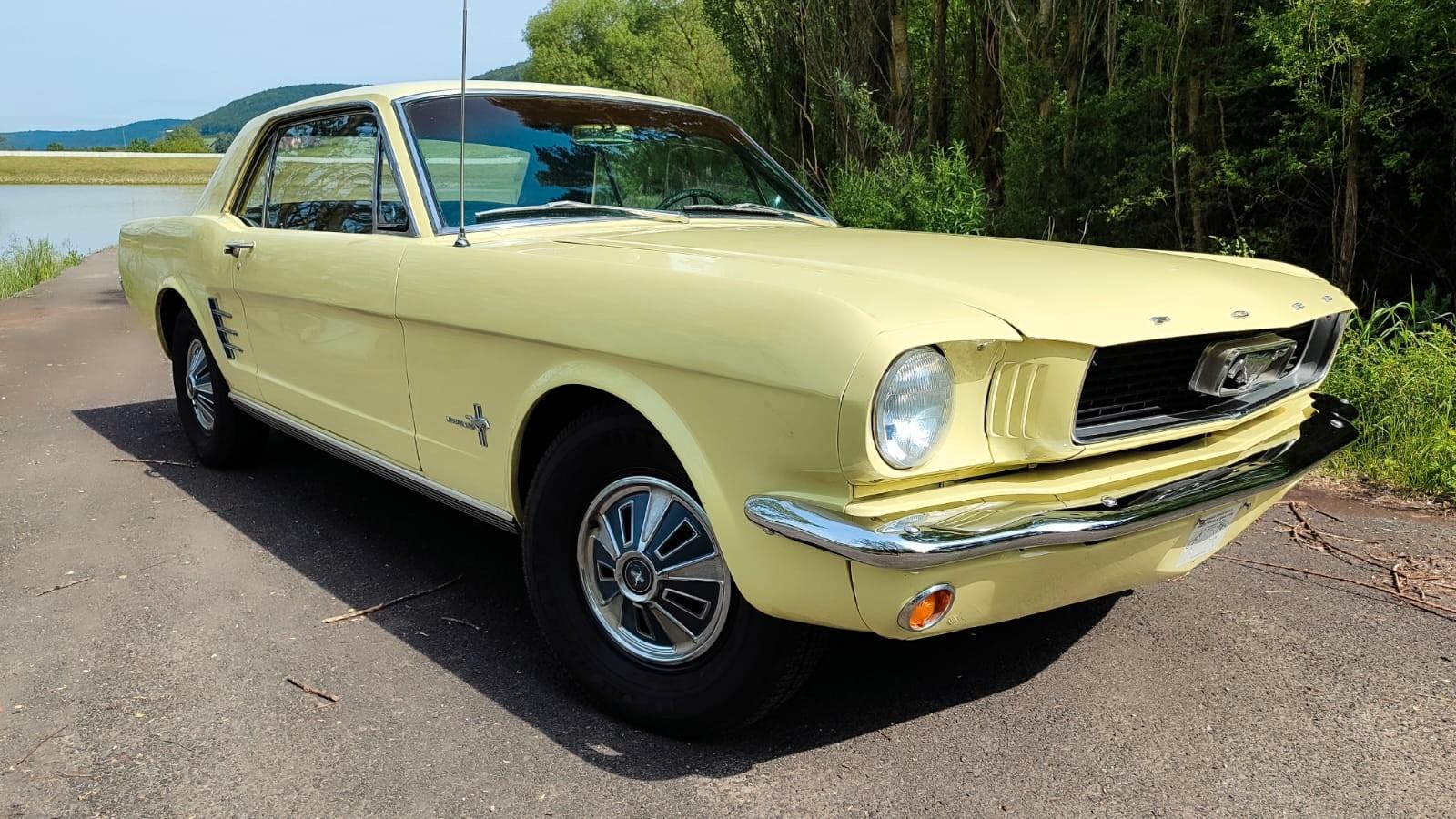 Ford Mustang Coupe mit HU und H-Zulassung