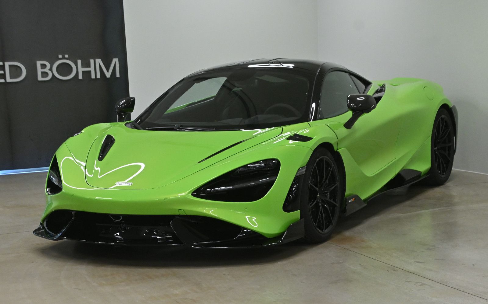 MCLAREN 765LT