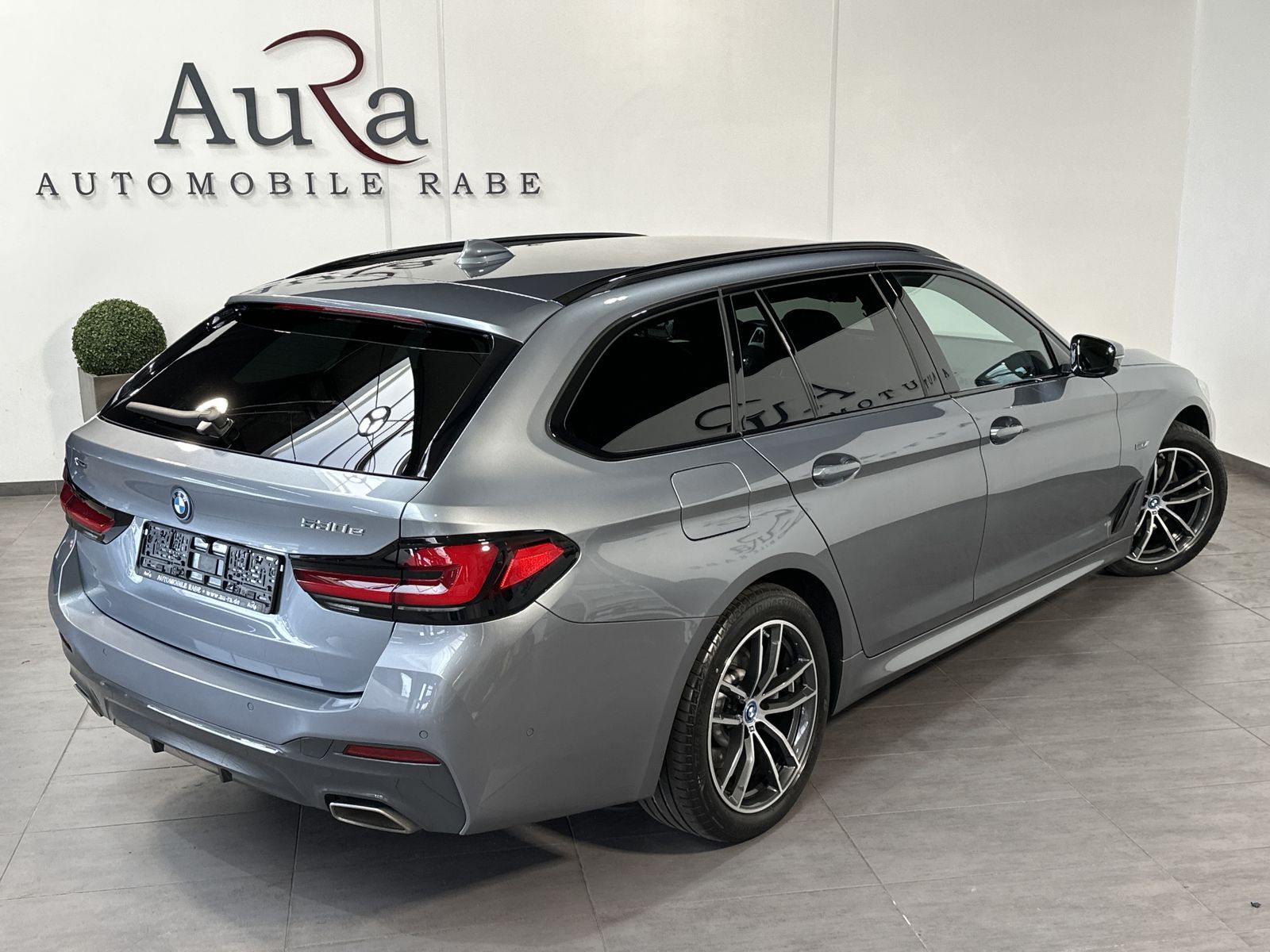 Fahrzeugabbildung BMW 530e Touring xDrive M-Sport NAV+LED+360°+ACC+LC