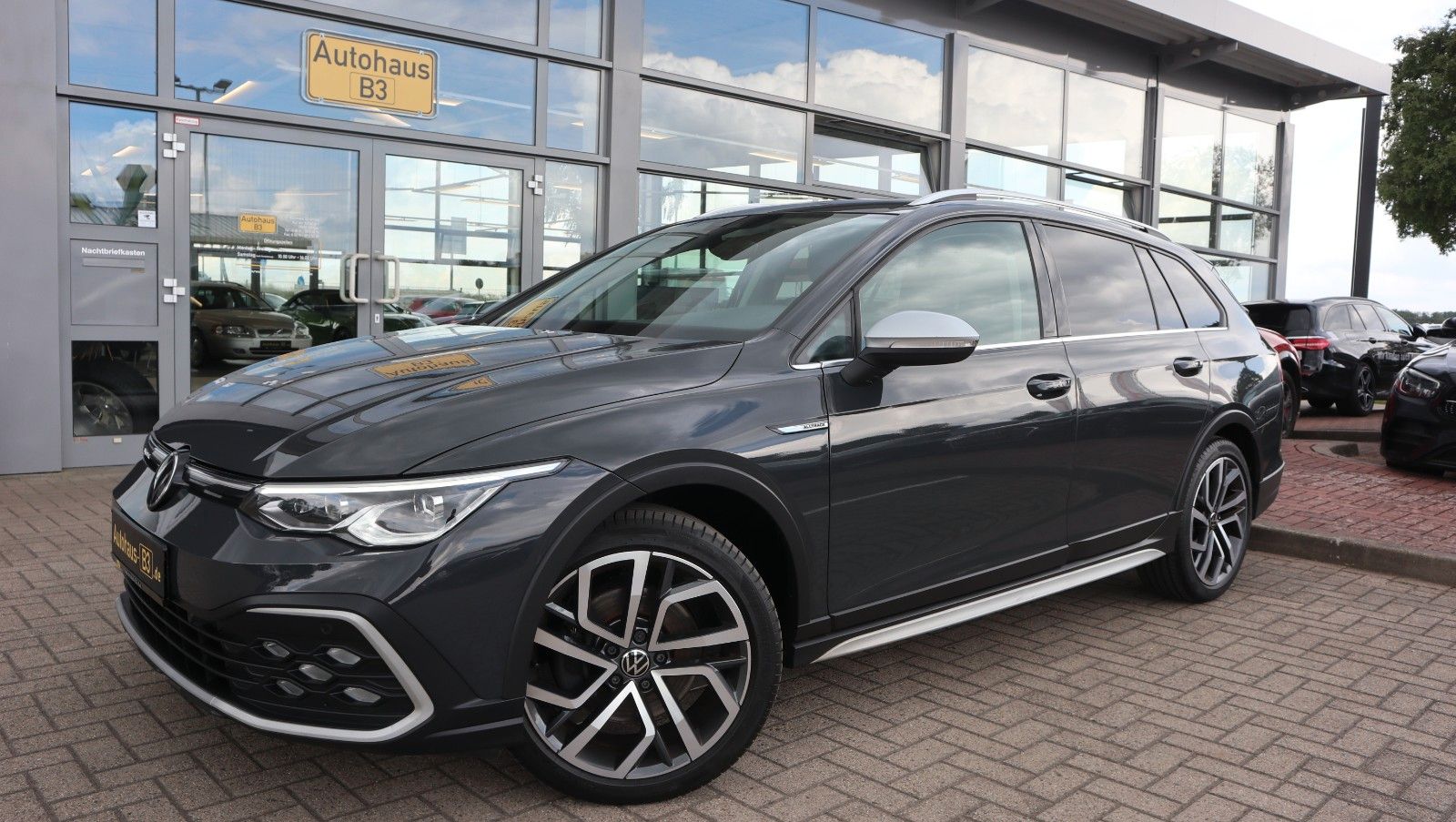 Gebrauchtwagen Volkswagen Golf Golf VIII Variant Alltrack 4Motion LED Navi ACC in Bergen