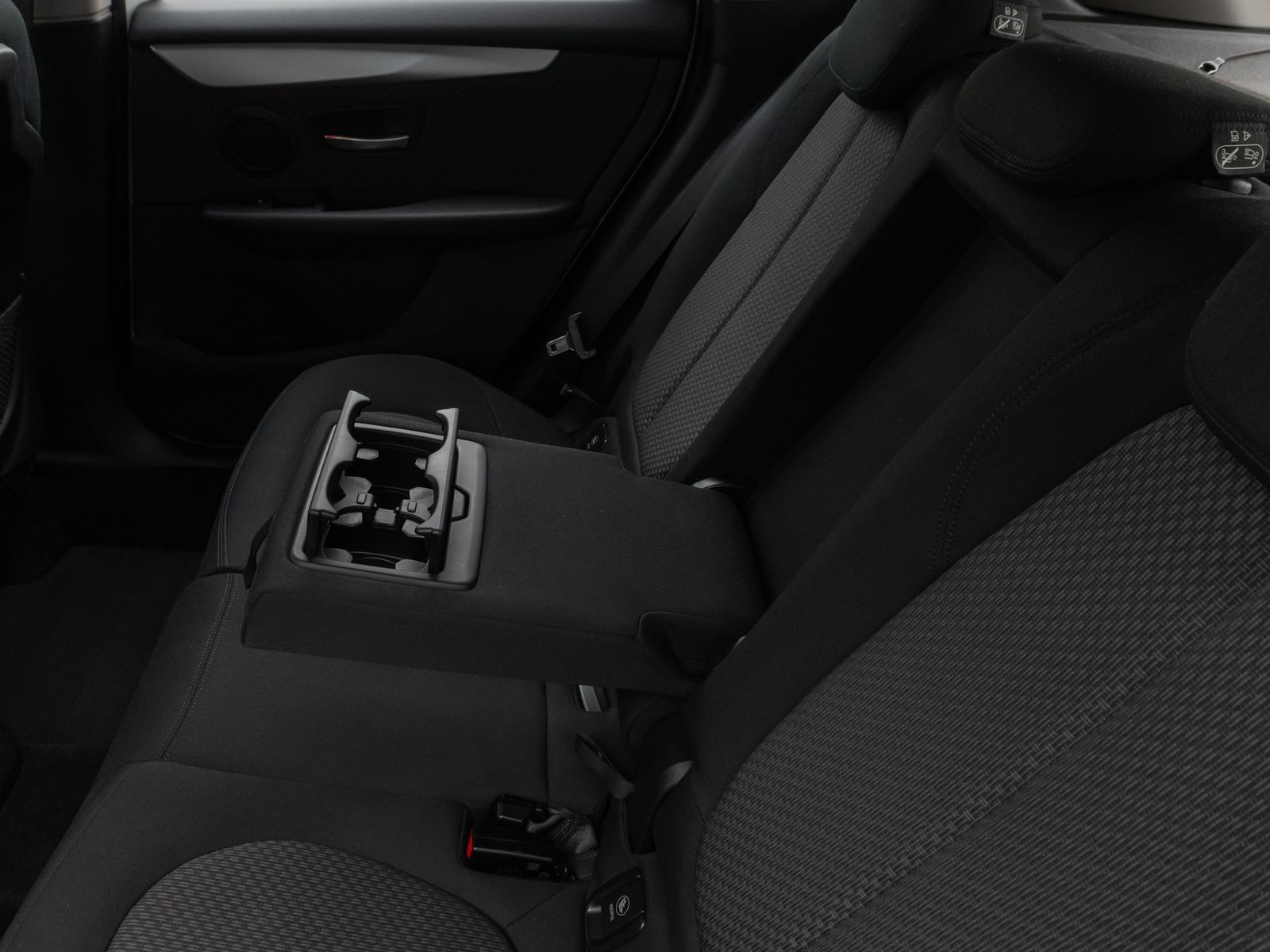Fahrzeugabbildung BMW 218d Kamera Navi HiFi AHK LED Geschwindigkeitsre