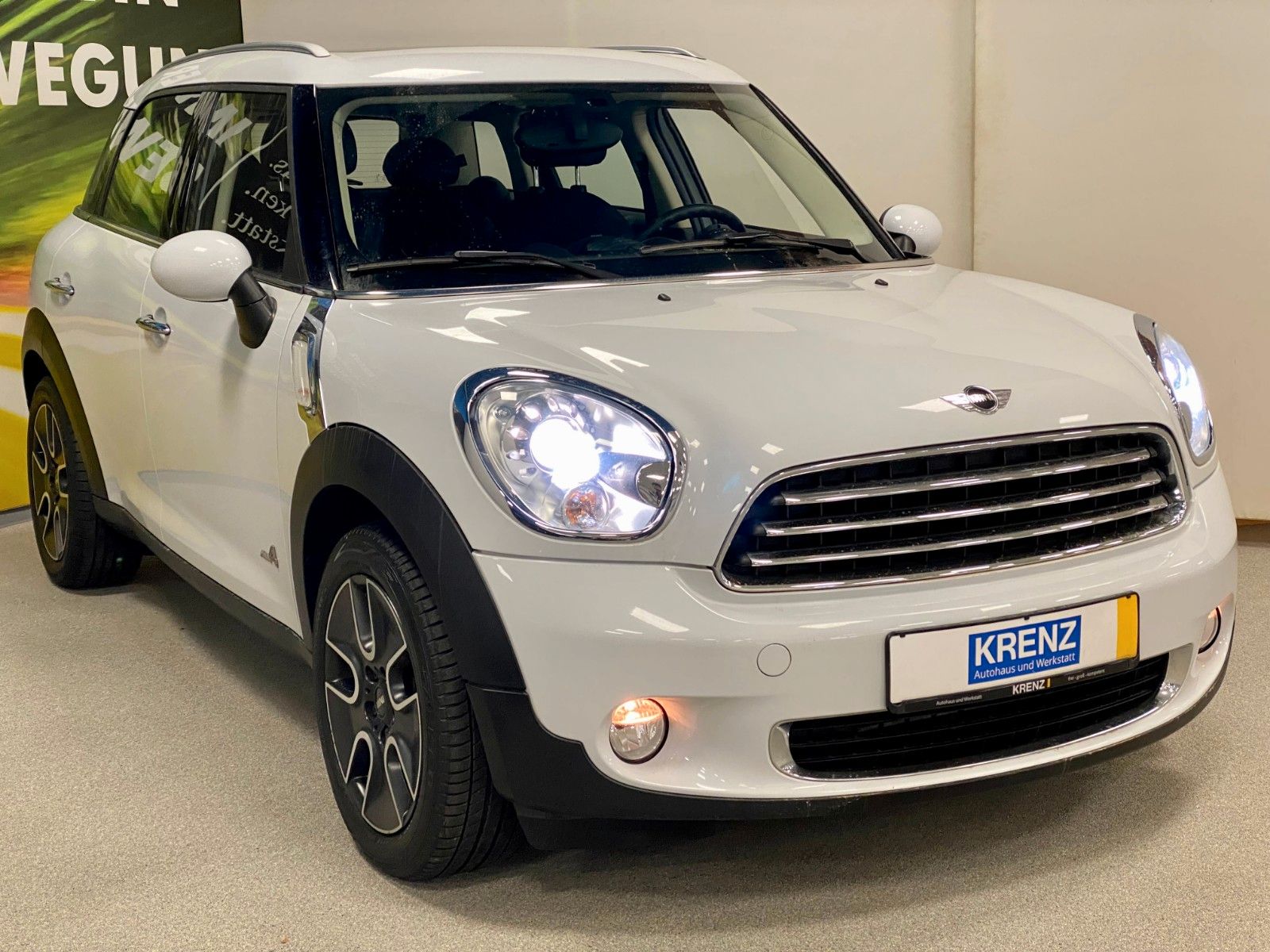 Fahrzeugabbildung MINI Cooper D Countryman Cooper D ALL4+NAVI+PANORAMA+