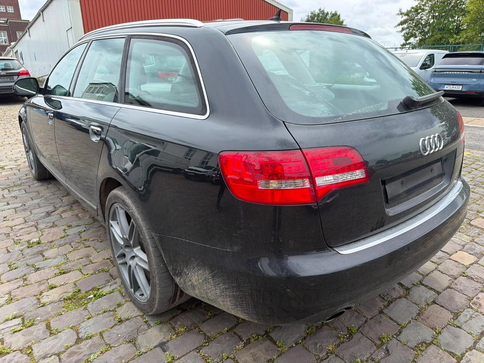 Audi A6 2011 — салон