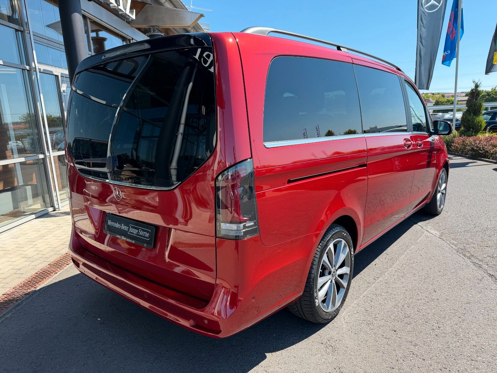 Fahrzeugabbildung Mercedes-Benz V 300 d AVA 4MATIC Liege AHK2,5to AIRMATIC Stdh
