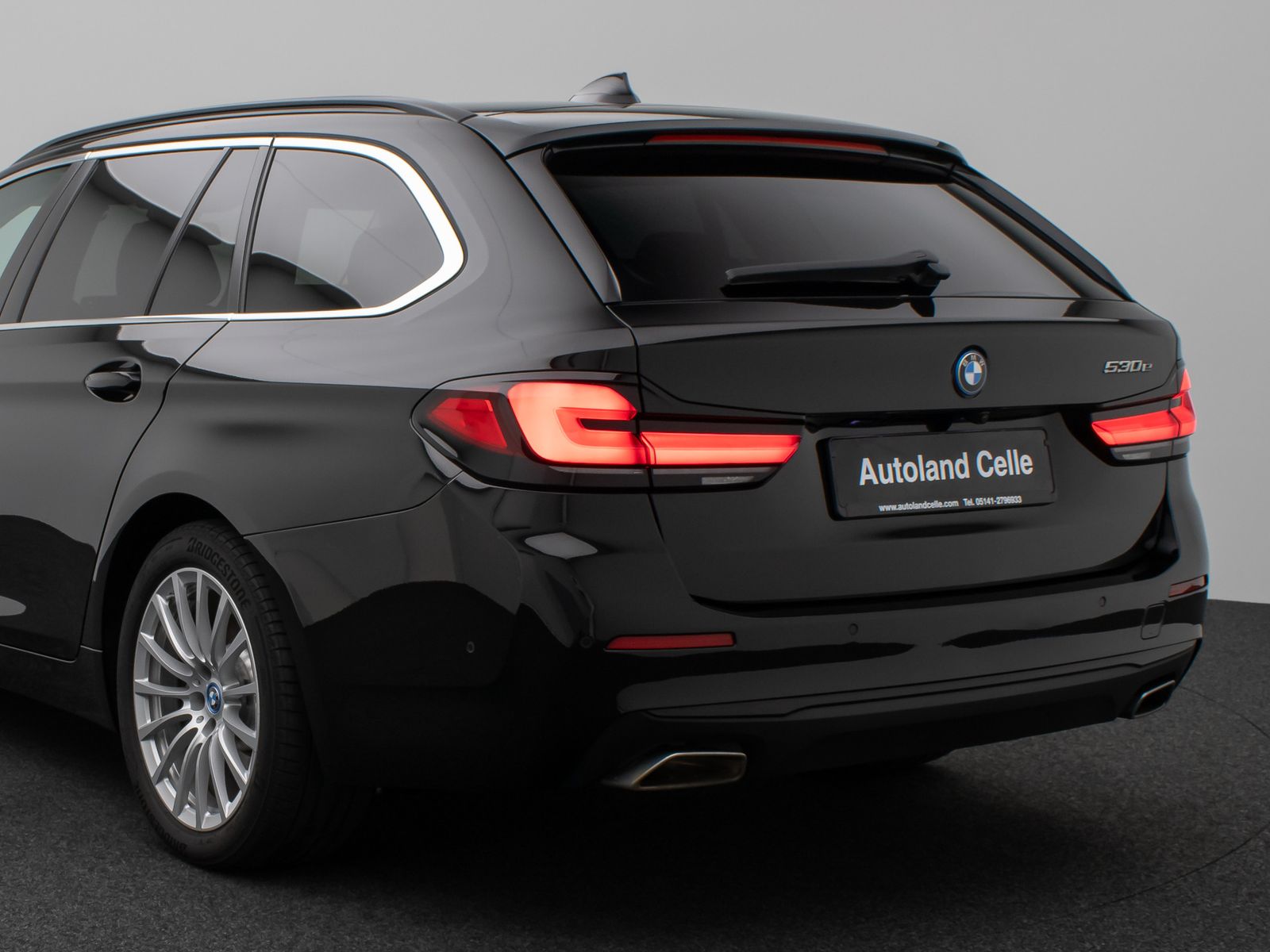 Fahrzeugabbildung BMW 530e Kamera DAB CockPitPro Sitzhzg Alarm LED