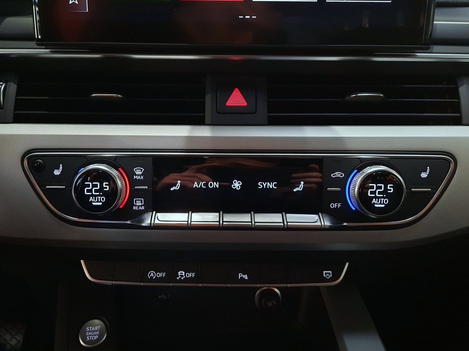 Fahrzeugabbildung Audi A4 Avant 30 TDI advanced S-tronic *AHK*LED*Navi*