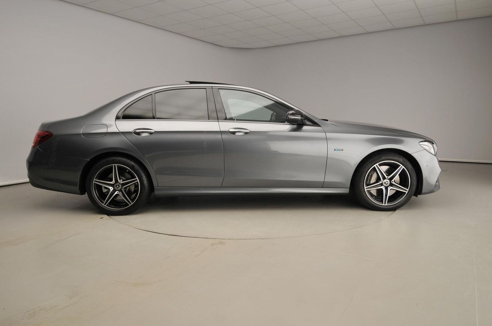 Mercedes-Benz E 300 e Premium Plus | Pano | 360 cam | HUD | lu imagem 3