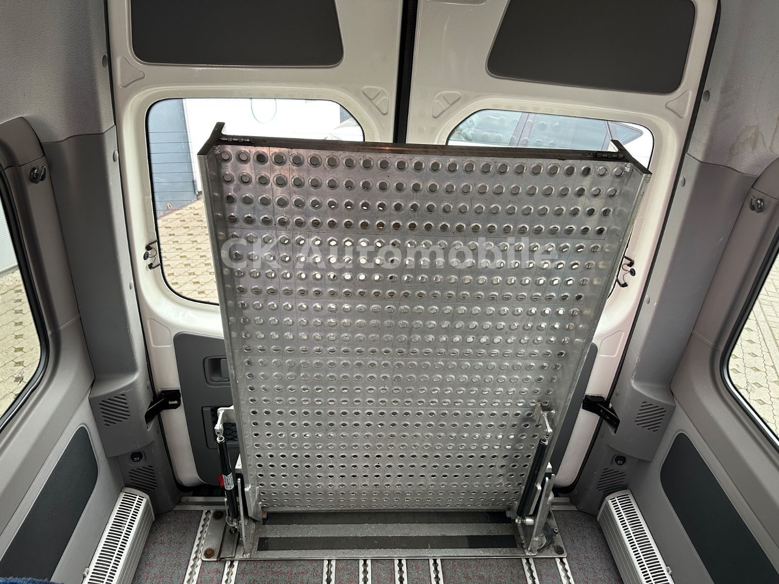 Fahrzeugabbildung Mercedes-Benz Sprinter II 316 CDI Kombi Maxi Automatik/9 Sitze