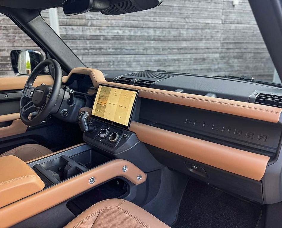 LAND-ROVER Defender 2026