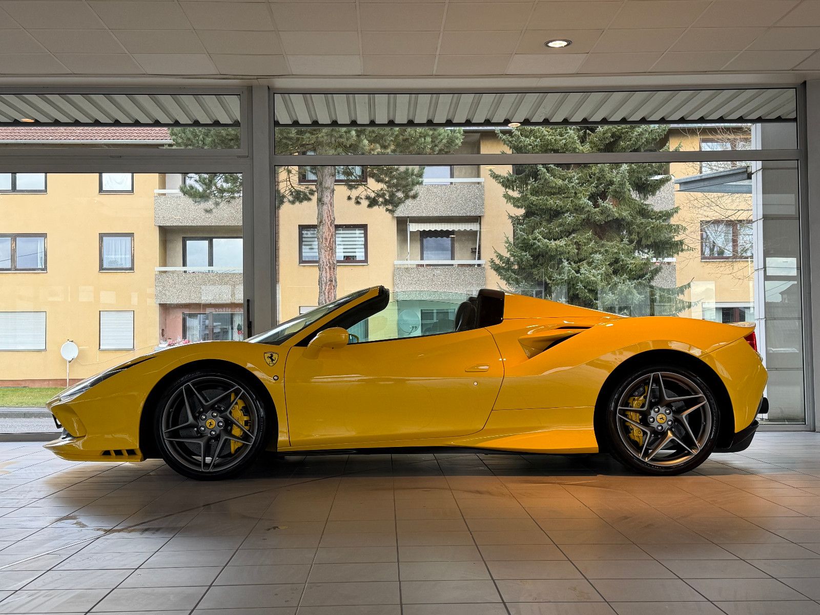 Fahrzeugabbildung Ferrari F8 Spider /LIFT/KAMERA/CARBON-LED-LENK./MEMORY