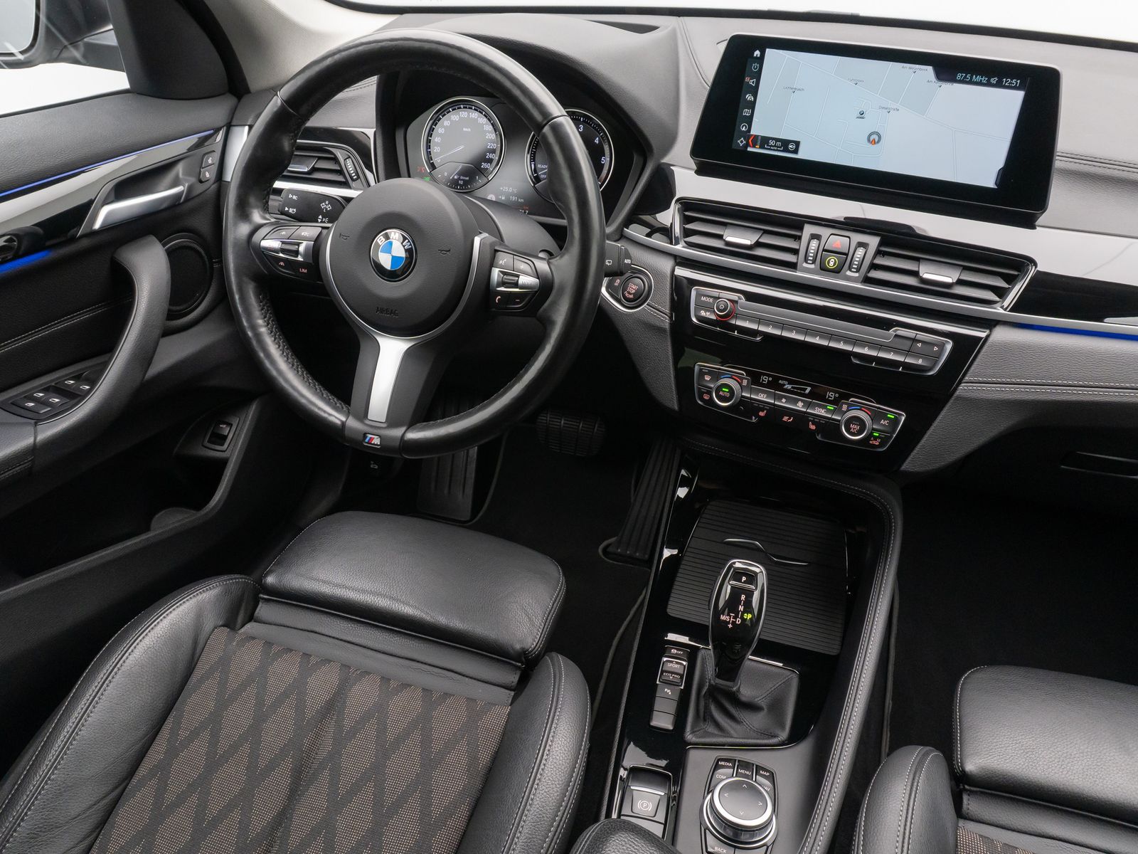Fahrzeugabbildung BMW X1 sD20d xLine Navi+HUD Kamera DAB AHK Sportsitz