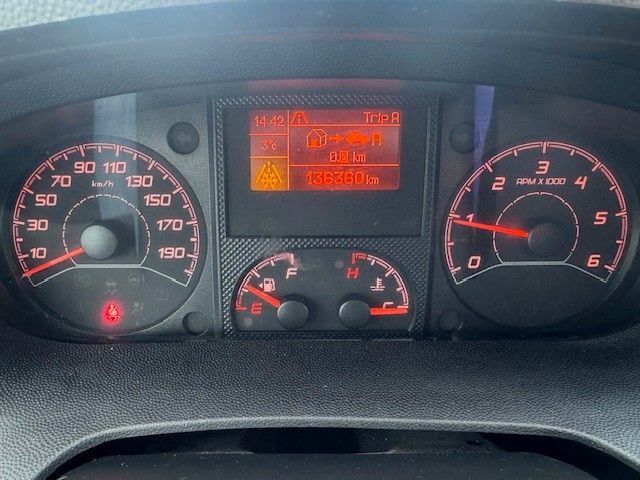 Fahrzeugabbildung Citroën Jumper 30 L1H1 Blue-HDi NAVI KLIMA LANE Dachträg