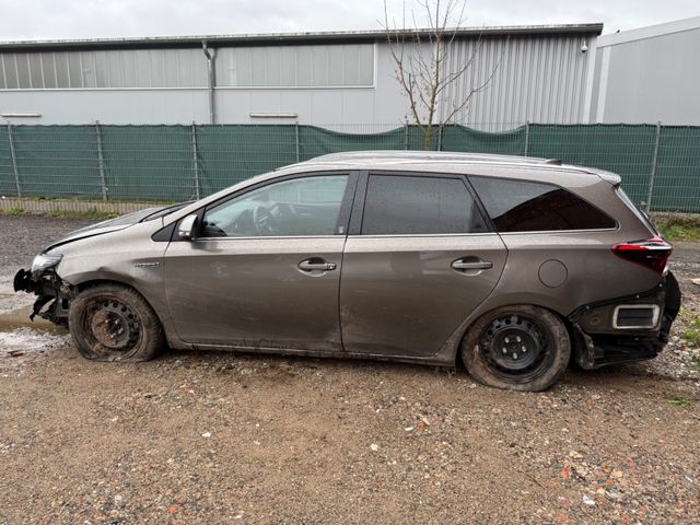 Toyota Auris Touring Sports Hybrid Team D