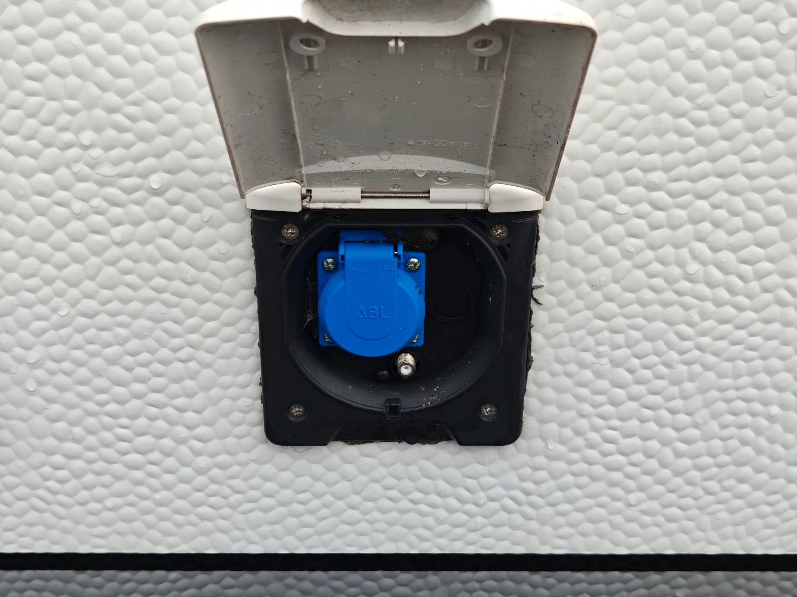 Fahrzeugabbildung Hobby Excellent 540 UFe - Fahrradträger, TV, 1.750kg -