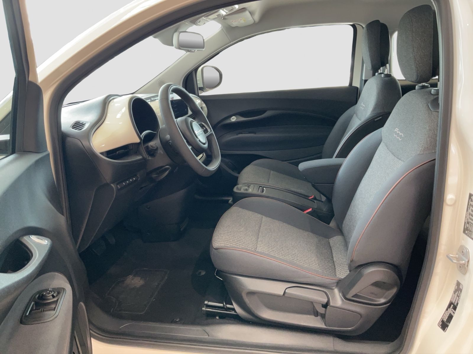 Fahrzeugabbildung Fiat 500e Icon + Kamera, LED, Winterpaket