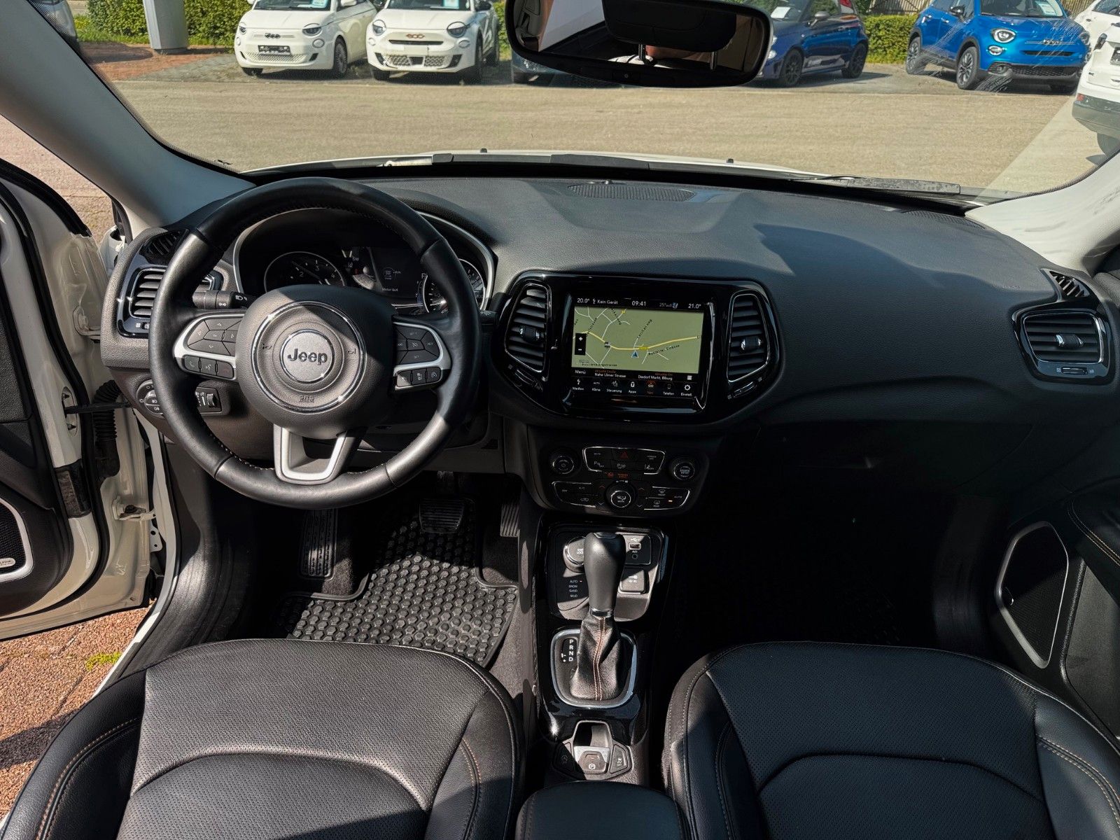 Fahrzeugabbildung Jeep COMPASS LIMITED 4X4 GLASDACH SITZKÜHLUNG DIESEL