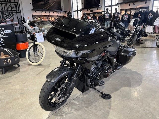 Fahrzeugabbildung Harley-Davidson FLTRXSTSE CVO Road Glide ST 2024