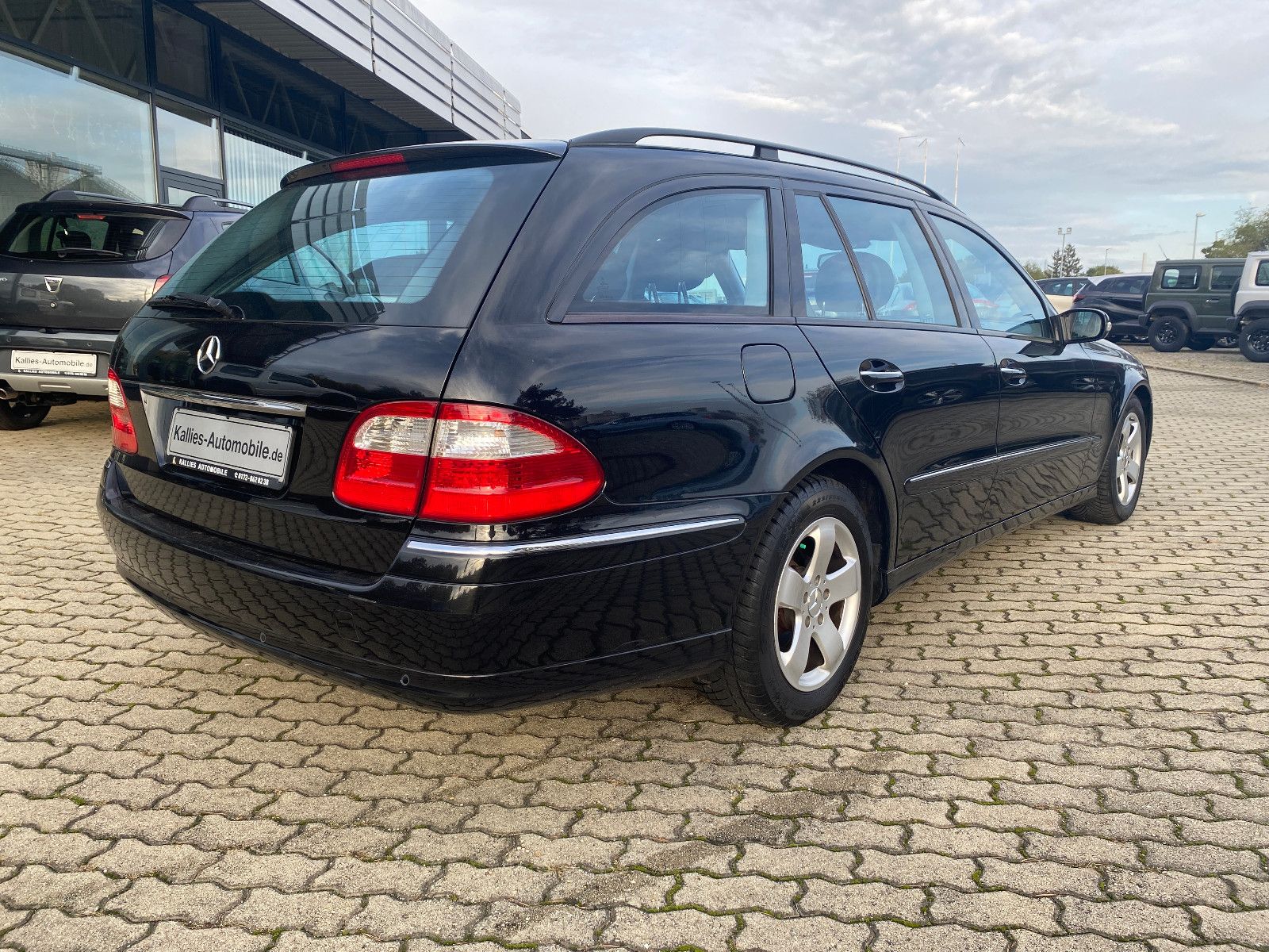 Fahrzeugabbildung Mercedes-Benz E 200 T-Modell Kompressor Avantgarde NAV+TÜV-NEU