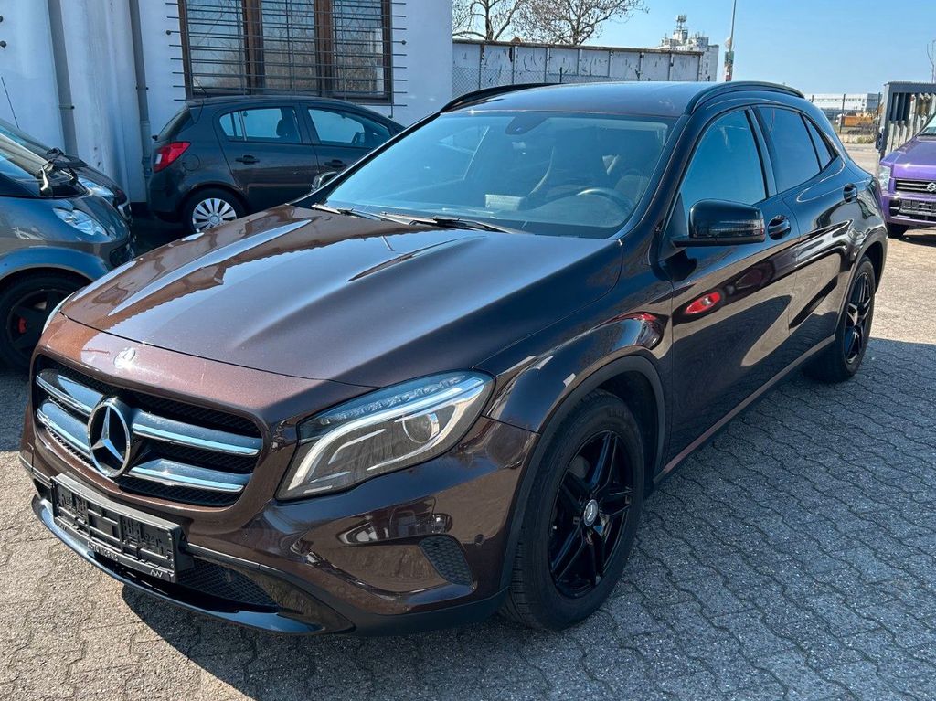 Mercedes-Benz GLA 200