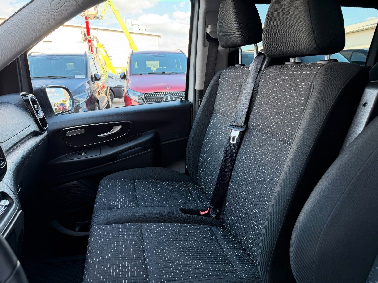 Fahrzeugabbildung Mercedes-Benz Vito 116 CDI Tourer PRO 4x4 Stdheiz AHK2,5to