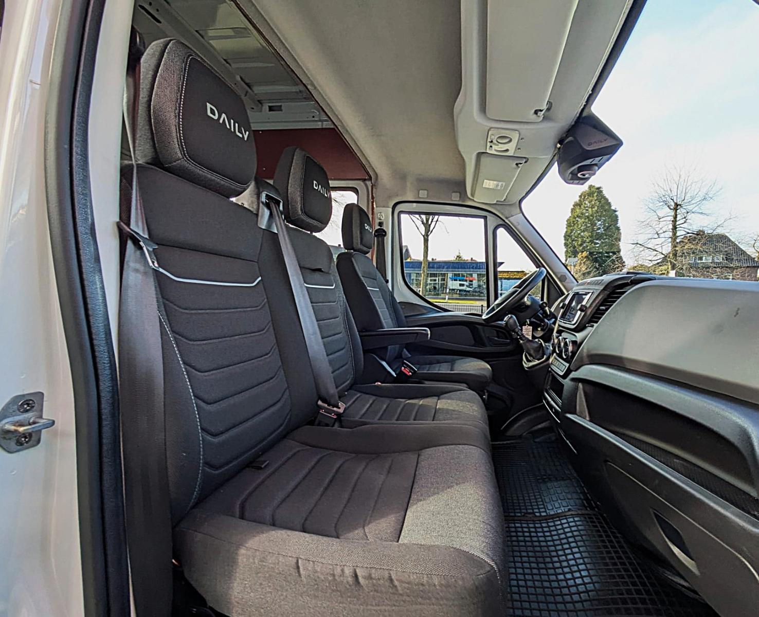 Iveco Daily DOKA KASTEN 6 SITZE KLIMA NAVI STANDH. CAM