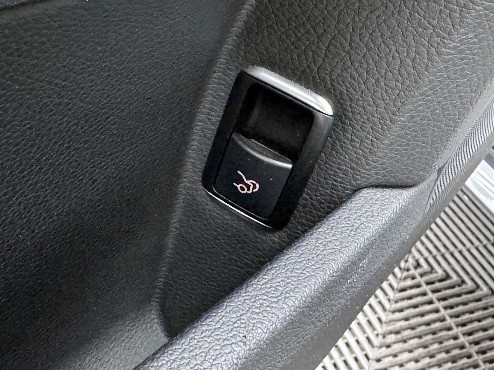 Fahrzeugabbildung Mercedes-Benz E 220d AVANTGARDE/AHK/ILS+/OZ-RACING/PDC/NAV/LED