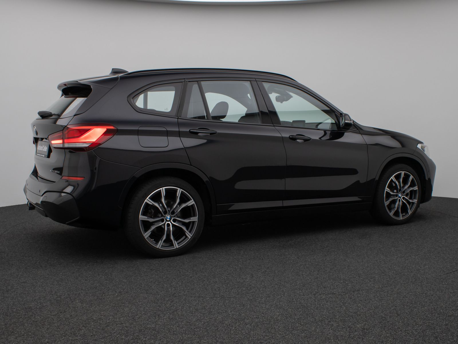 Fahrzeugabbildung BMW X1 xD25e M Sport Kamera HUD DAB HiFi Alarm 19Zol
