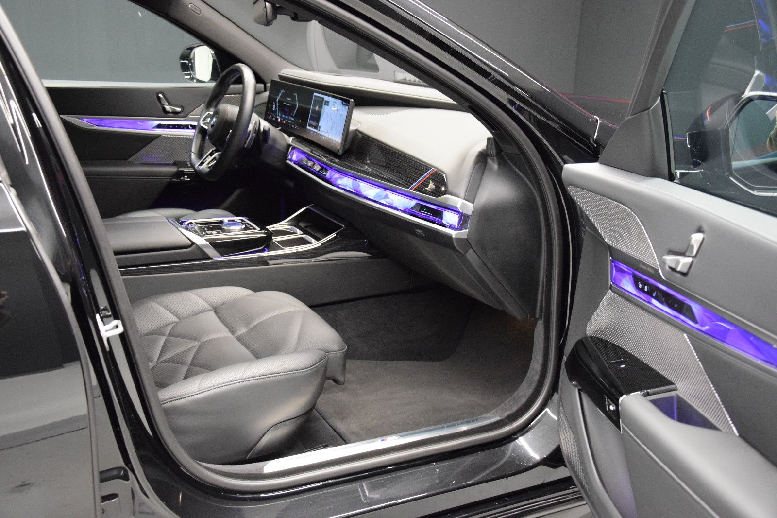 Fahrzeugabbildung BMW 740 d xDrive M Sport Pano Memory Luft B&W STHZ