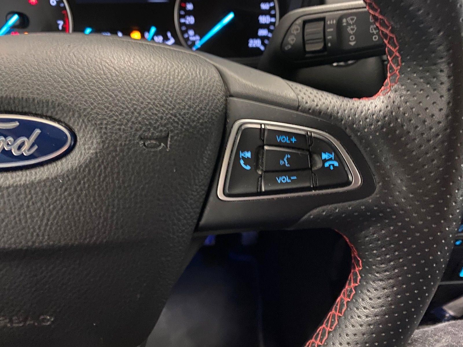 Fahrzeugabbildung Ford 1.0 EcoSport ST-Line+NAVI+XENON+ALLWETTER+KAMERA