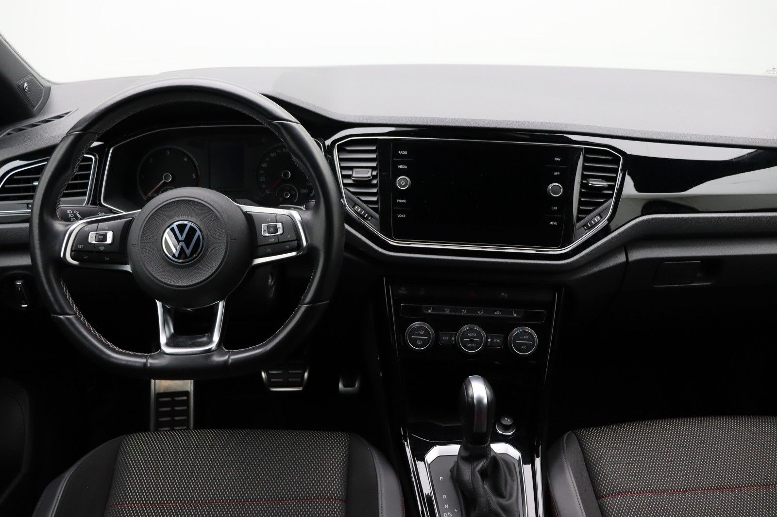 Fahrzeugabbildung Volkswagen T-Roc Sport Kamera LED Black Style Paket "beats"