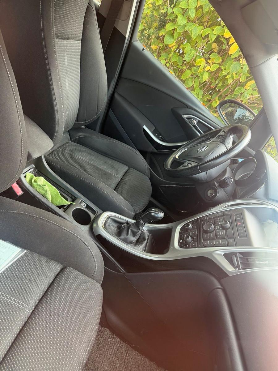 Opel Astra 2011 — двигун 110 HP (81kW)