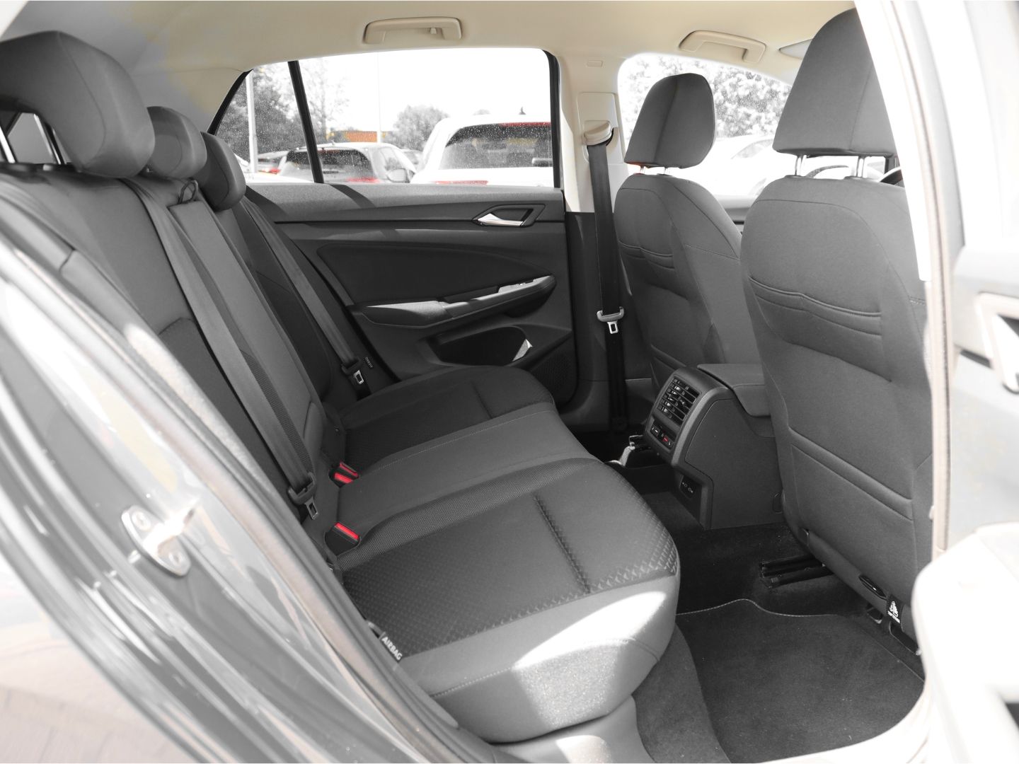 Volkswagen Golf VIII UNITED 1.5 eTSI HAVI STAND-HZ. 4xSHZ foto 4