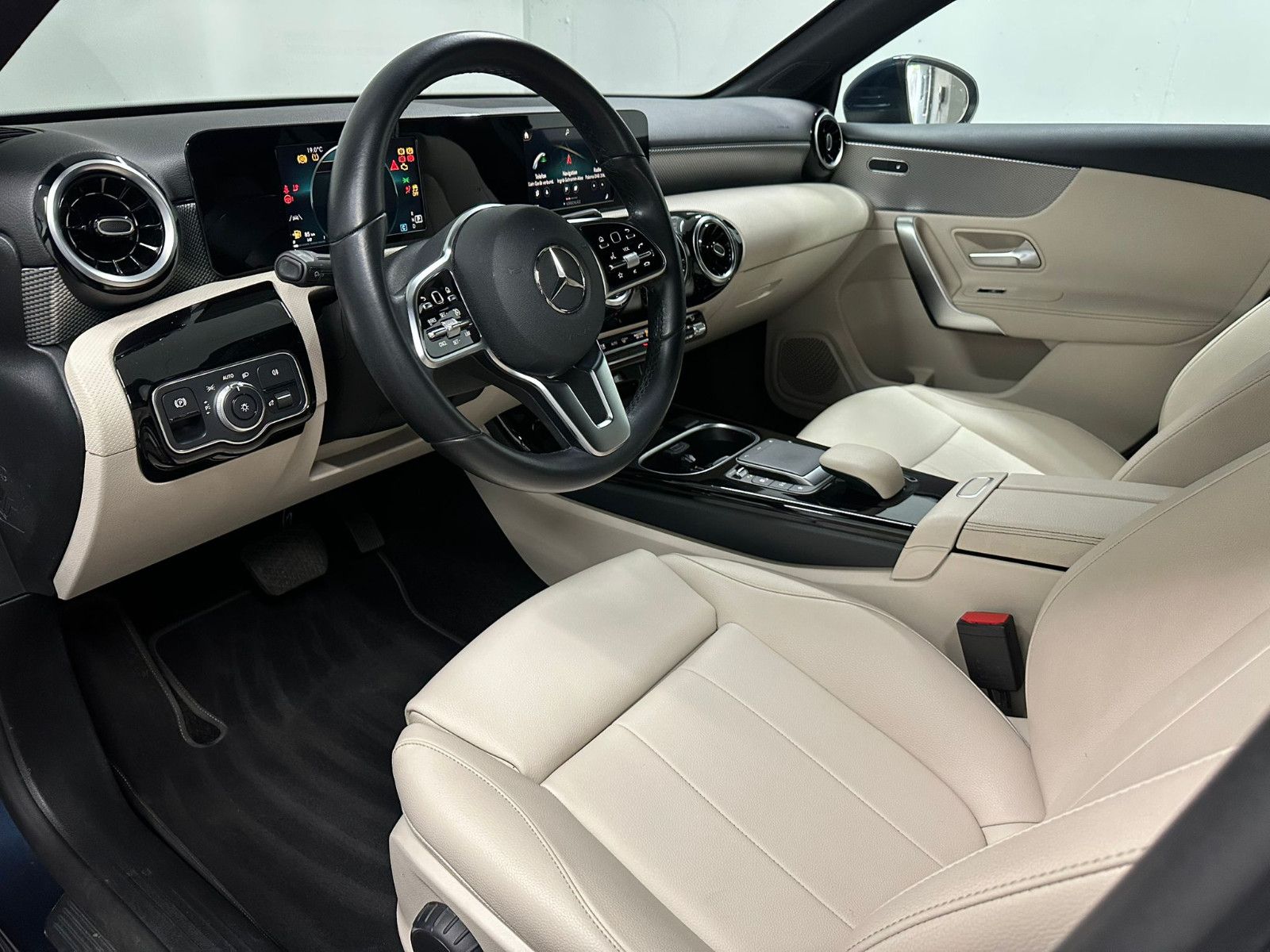 Fahrzeugabbildung Mercedes-Benz A 180 d Limousine *Progressive*NAVI*AHK*LEDER*