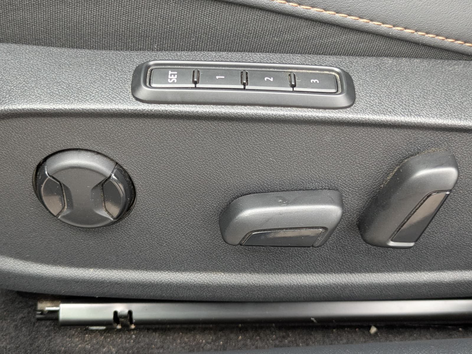 Fahrzeugabbildung CUPRA Formentor 1.5 eTSI PANO*MATRIX*SENNH.*DINAM*360°