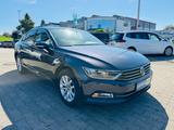 Volkswagen Passat Lim. Comf. BMT+Automatik+ACC+LANE+NAVI+ - Volkswagen Passat: Auto